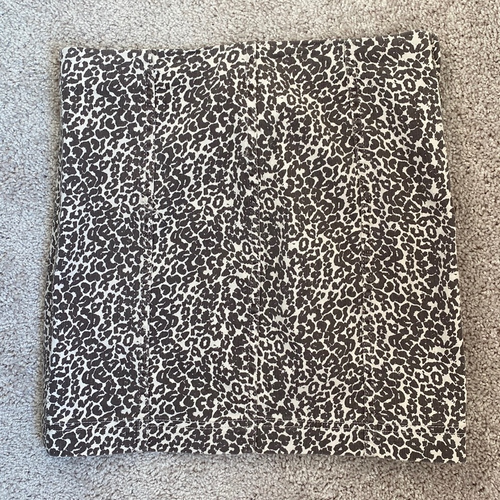 Free People animal print skirt. Size: 6